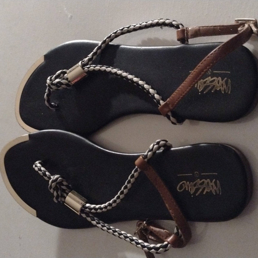Mossimo sandles - Picture 4 of 4